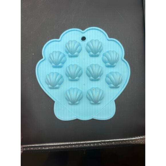 Lot of 3 Aquatic-Shaped Candy Trays – Silicone (Used) - Picture 3 of 7